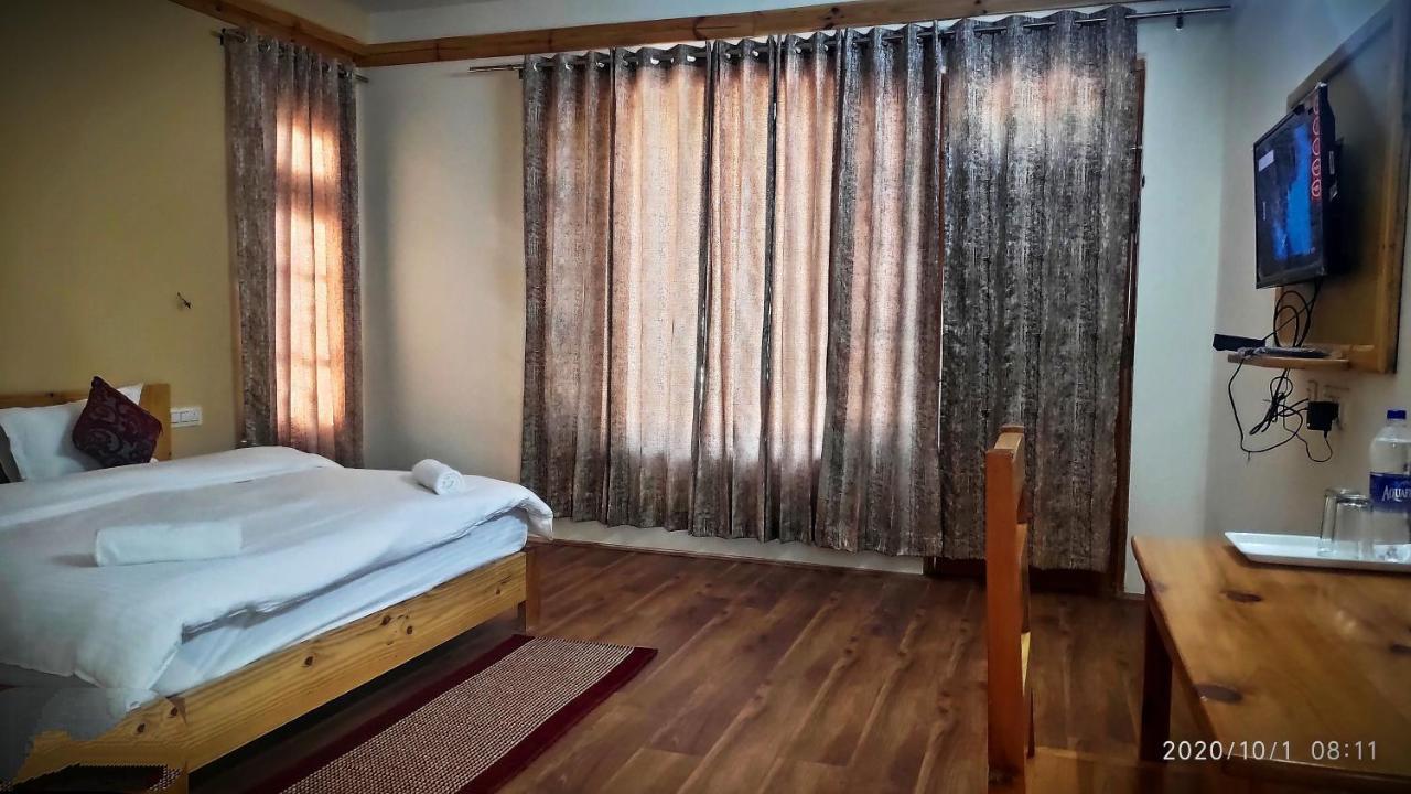 Tirthan Grand Riverside Banjar Exterior photo