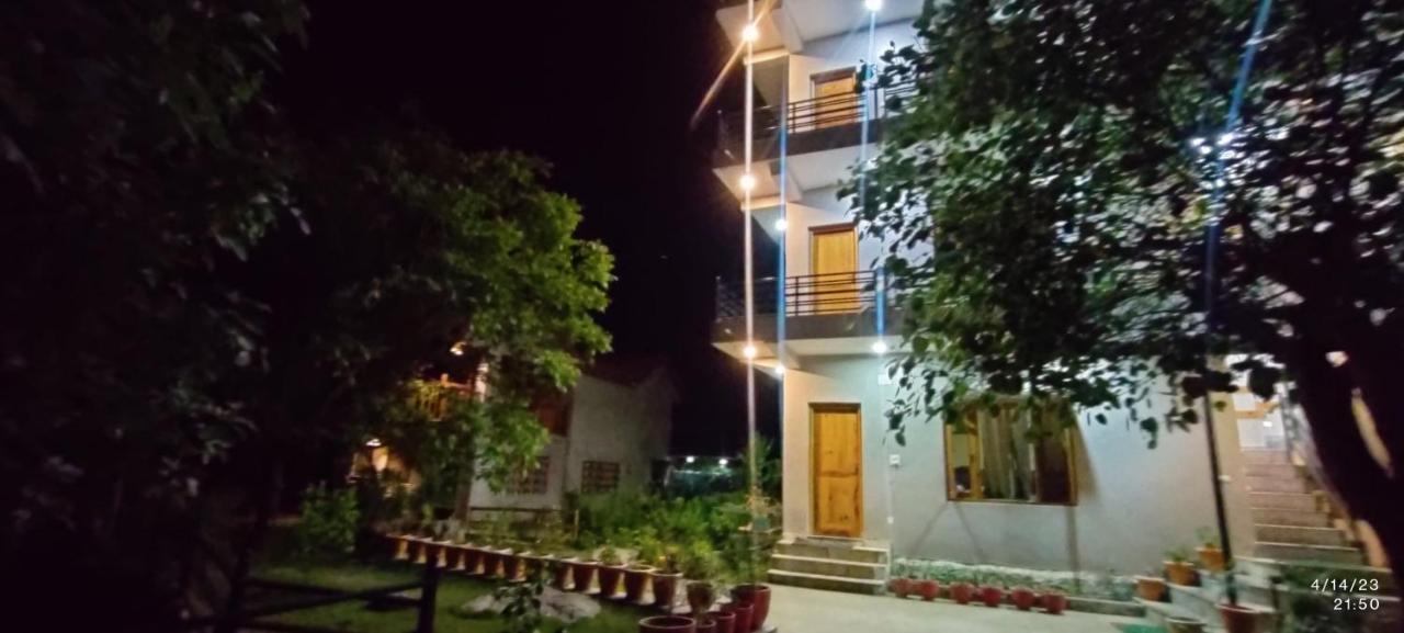 Tirthan Grand Riverside Banjar Exterior photo