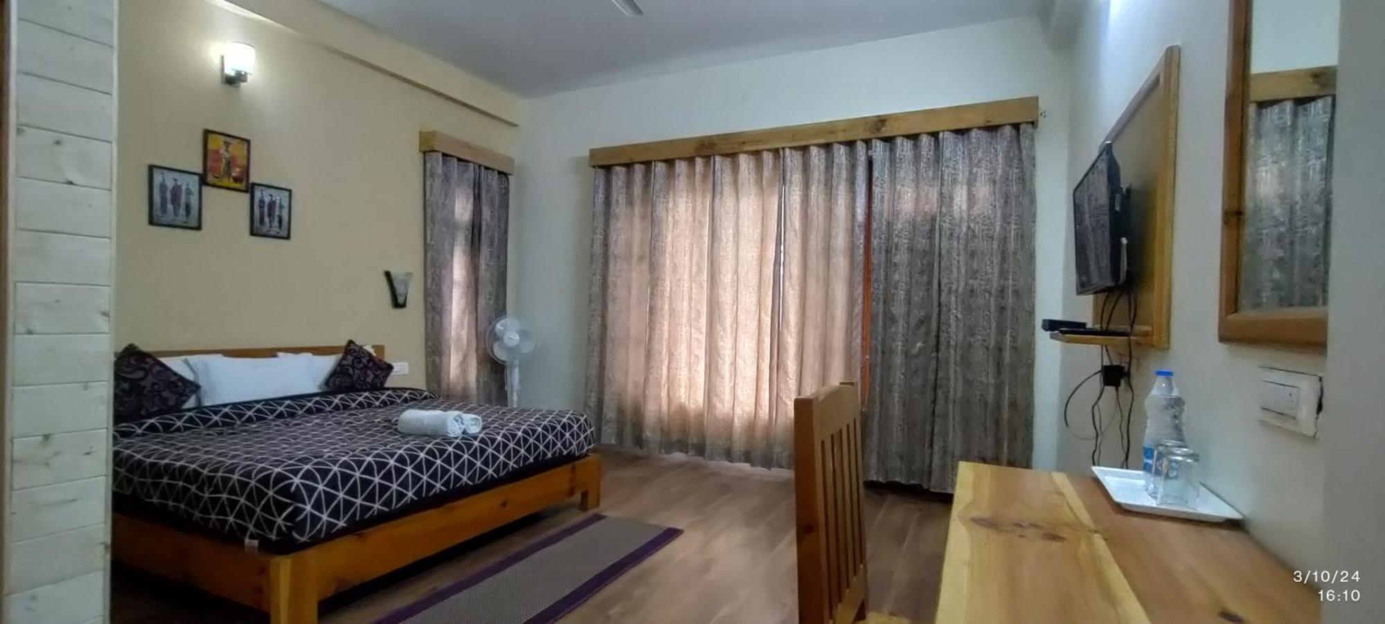 Tirthan Grand Riverside Banjar Exterior photo