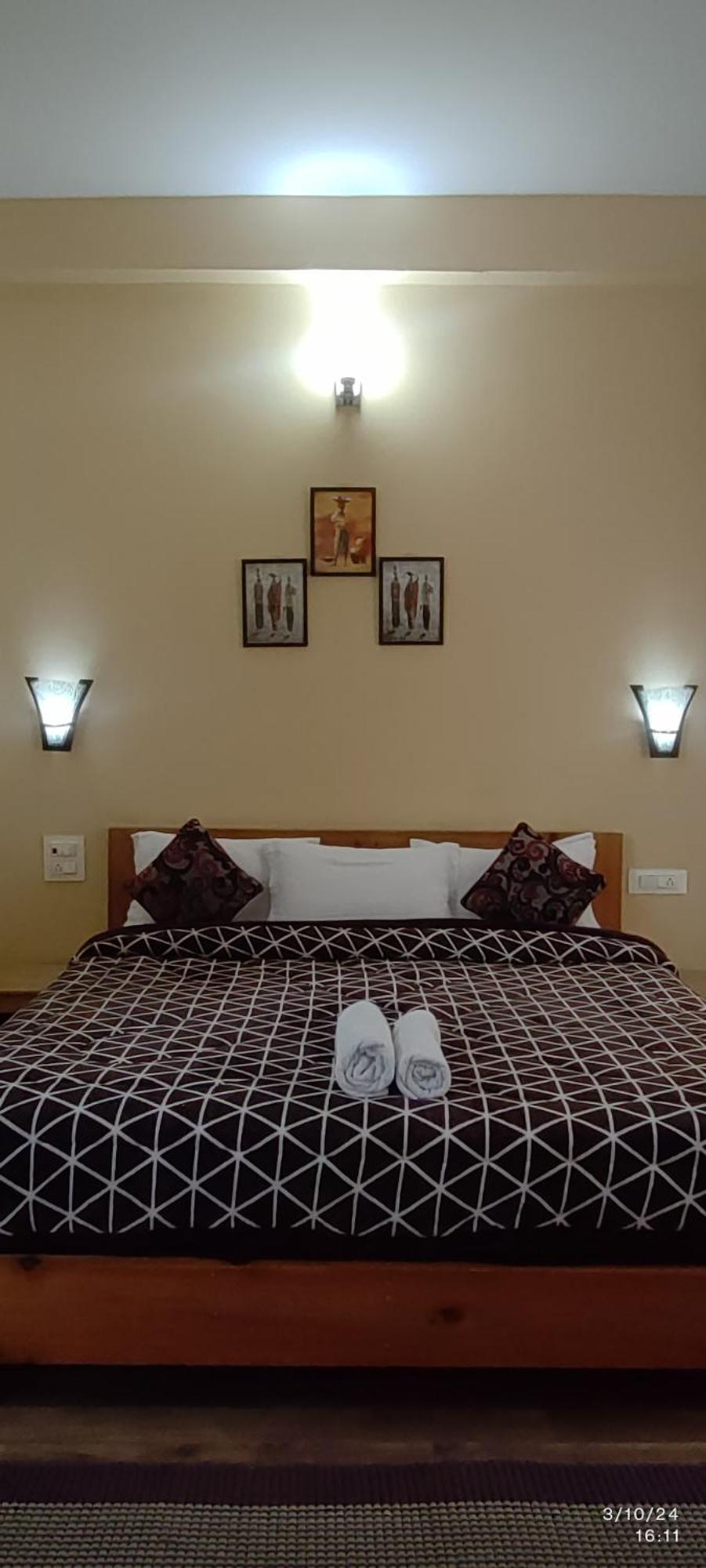 Tirthan Grand Riverside Banjar Exterior photo